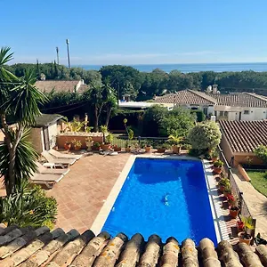 https://exclusive-andalusian-villa-el-pino-in-cabopino.es-andalucia.com