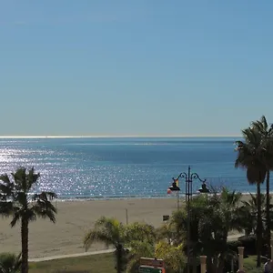 https://moderno-atico-de-playa-frente-al-mar-puerto-marina.es-andalucia.com